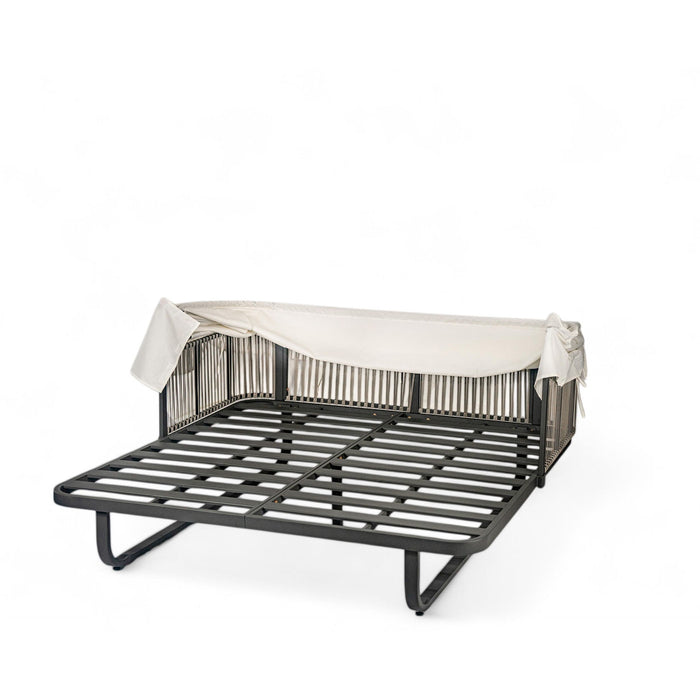 Outdoor Patio Rattan Daybed With Detachable Pillows