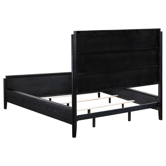 California King 5 Piece Bedroom Set With Fluted Detailing - Black