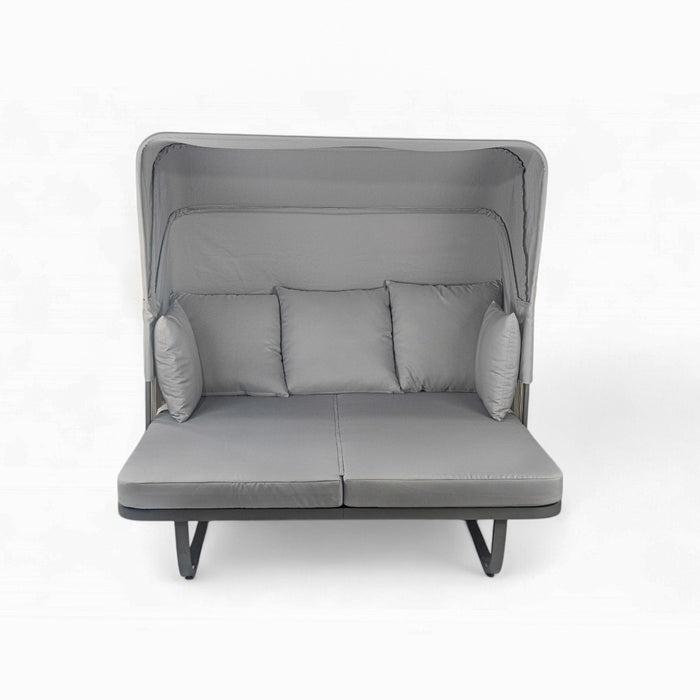 Outdoor Patio Rattan Daybed With Detachable Pillows