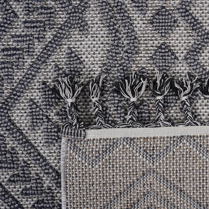 Guros - 8' X 10' Traditional Indoor / Outdoor Area Rug - White / Gray