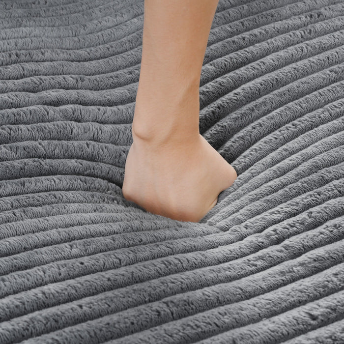 Oversized Loveseat Chaise With 2 USB Ports, 2 Cup Holders And 2 Throw Pillows