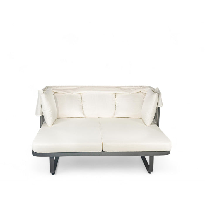 Outdoor Patio Rattan Daybed With Detachable Pillows