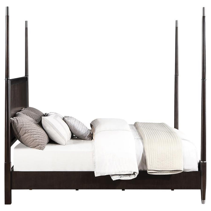 Emberlyn - Wood Poster Bed
