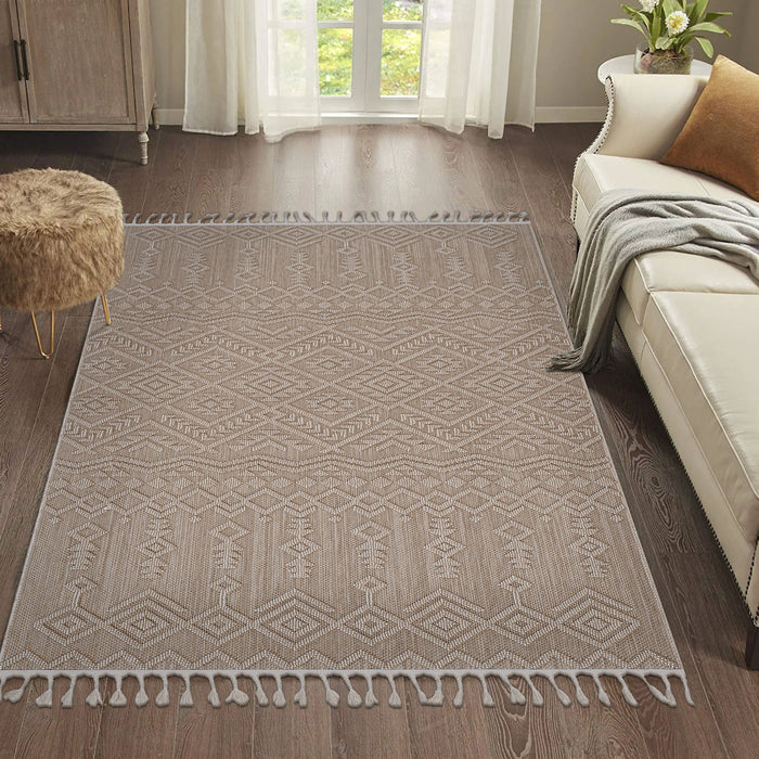 Guros - 6' X 9' Traditional Indoor / Outdoor Area Rug - Natural