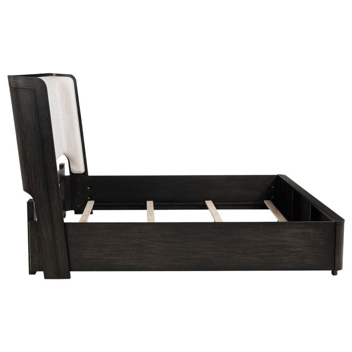 Leandro - Wingback Bed