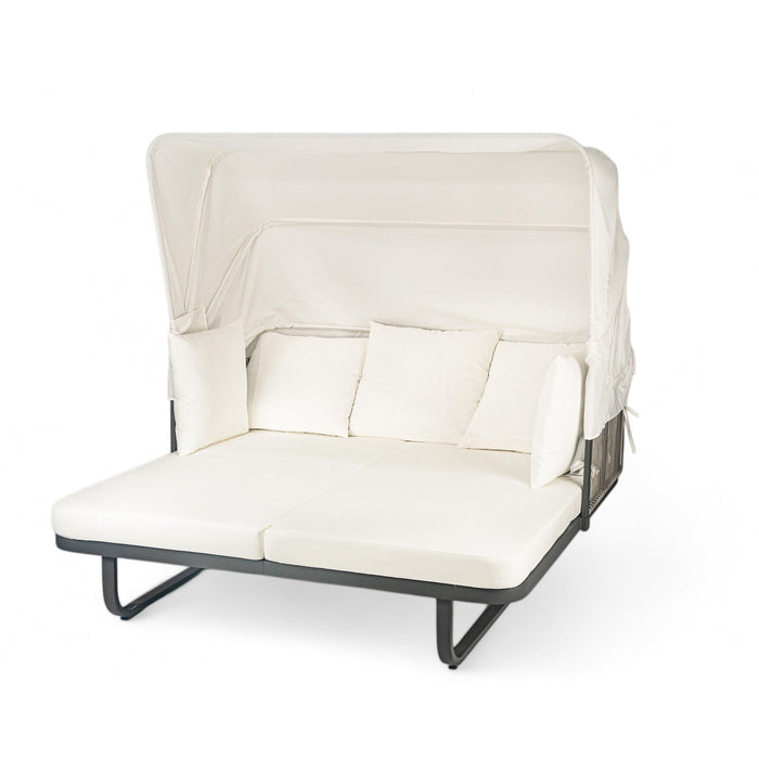 Outdoor Patio Rattan Daybed With Detachable Pillows