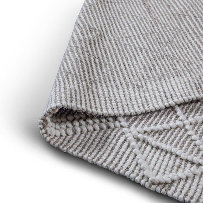 Orton - 6' X 9' Area Rug - Ivory / Taupe