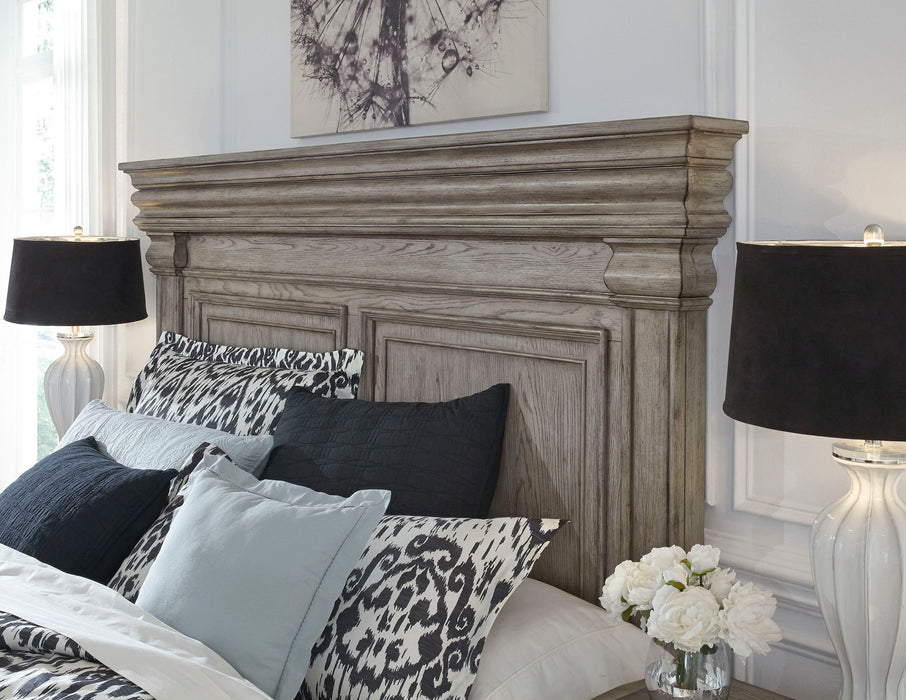 Madison Ridge - Panel Bed With Blanket Chest Footboard