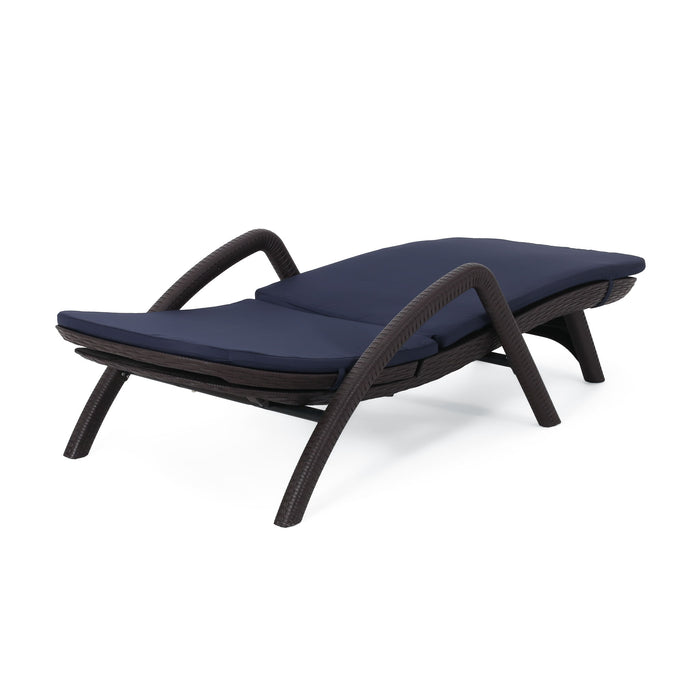 Mikael - Chaise Lounge With Cushion