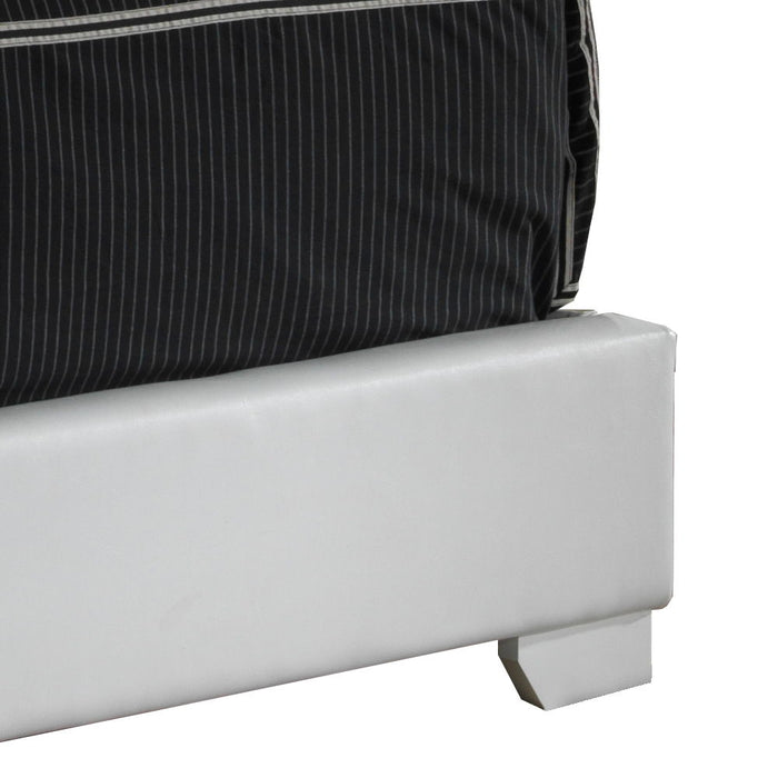 Elegant Platform Bed For Relaxed Spaces