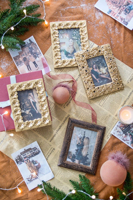 Vintage Photo Frame & Flower Design