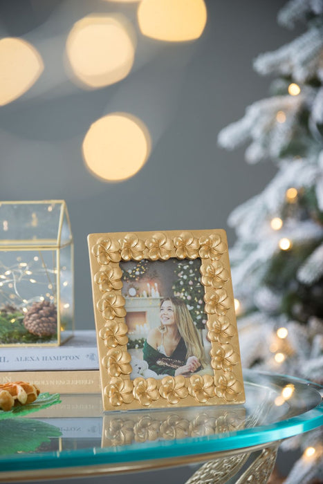 Vintage Photo Frame & Flower Design