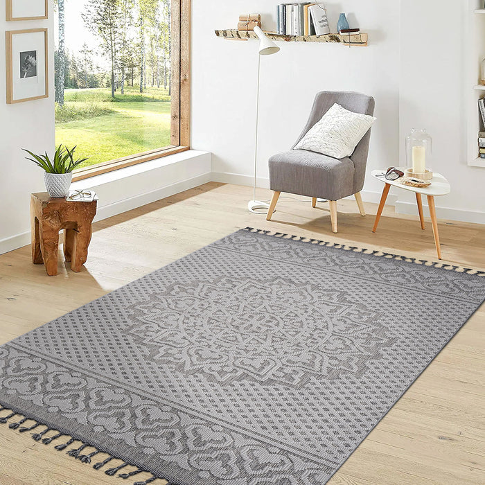 Guros - 8' X 10' Medallion Indoor / Outdoor Area Rug - Gray / White