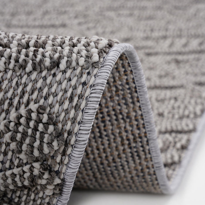 Guros - 6' X 9' Traditional Indoor / Outdoor Area Rug - White