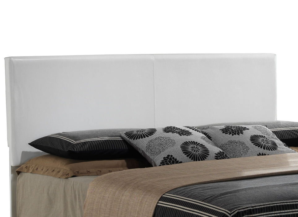 Elegant Platform Bed For Relaxed Spaces