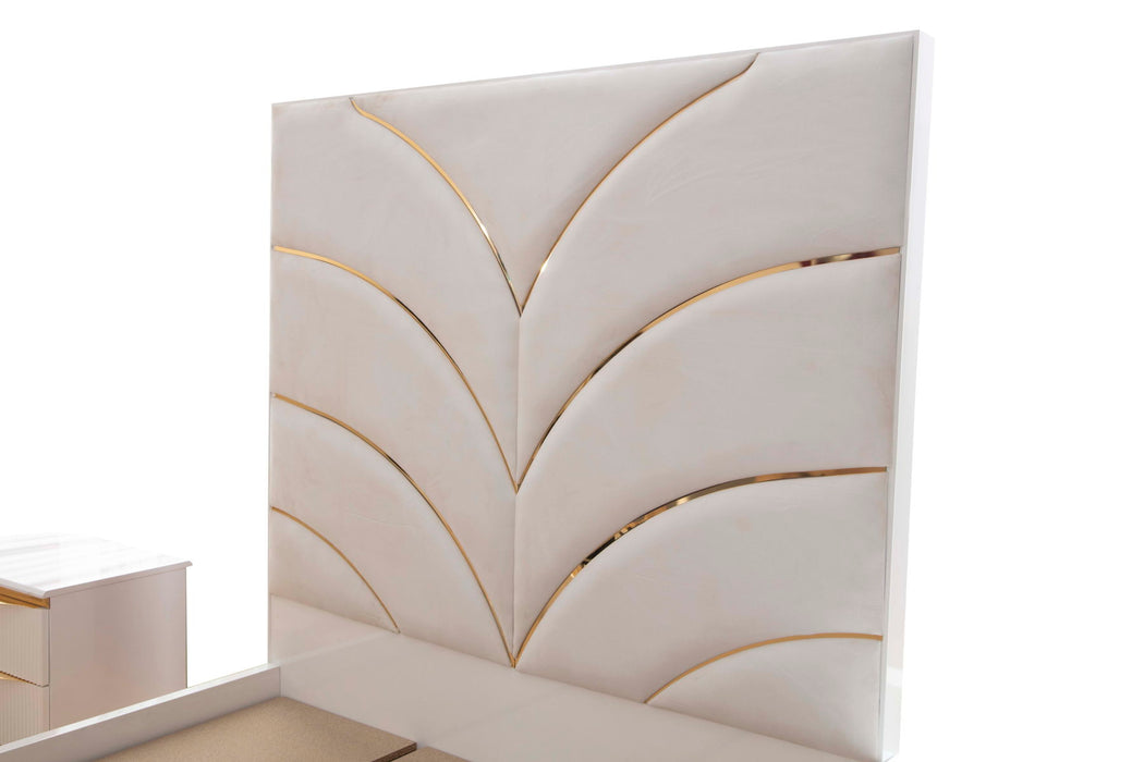 Laura Gold Detailed Upholstery Queen 6 Pieces Made With Wood In White