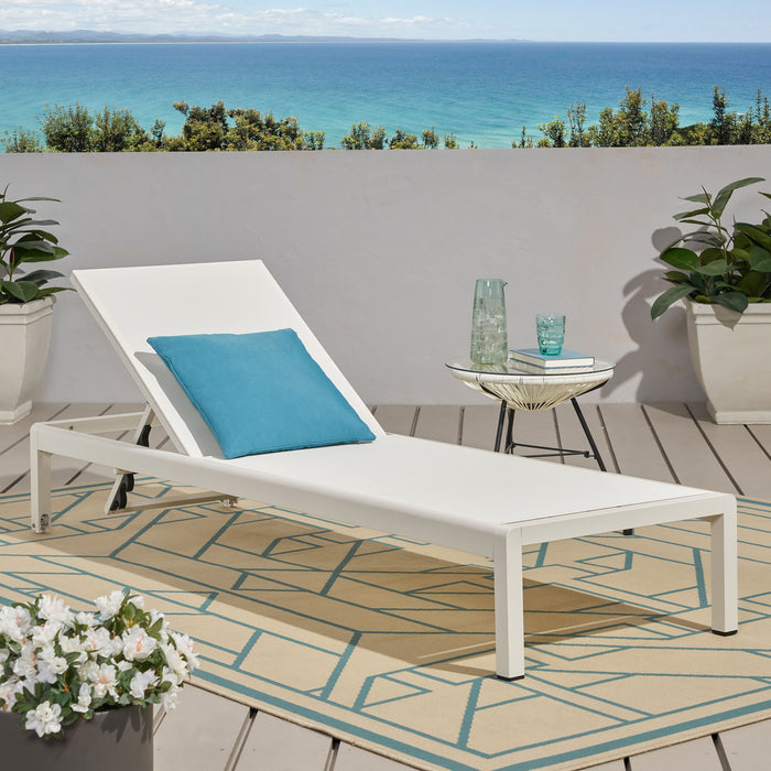 Outdoor Patio Chaise Lounge With 5 Reclining Positions