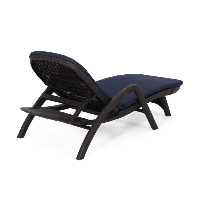 Mikael - Chaise Lounge With Cushion