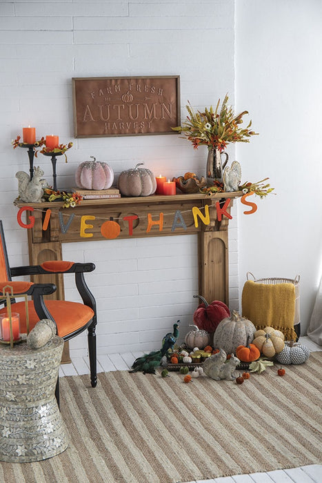 Resin Standing &amp; Lying Down Squirrel Rustic, For Harvest Festival Fall Festival &amp; Thanksgiving Table Decorations (Set of 2) - Antique Cream