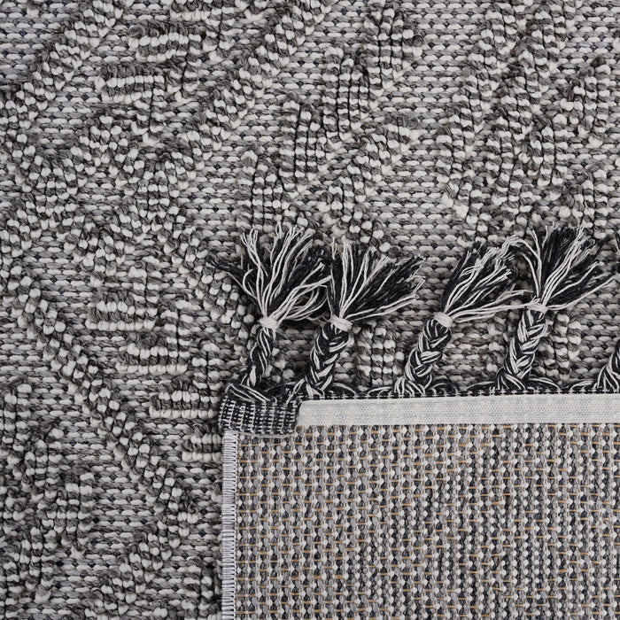 Guros - 8' X 10' Traditional Indoor / Outdoor Area Rug - White