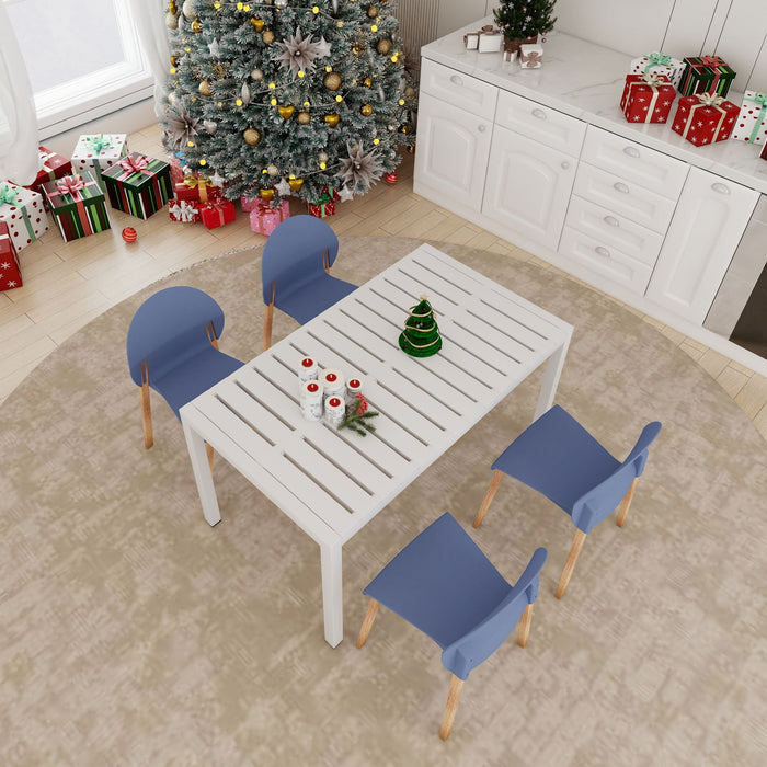 4 Piece Set Of Single Chairs With A Design Combining Modern And Traditional Elements