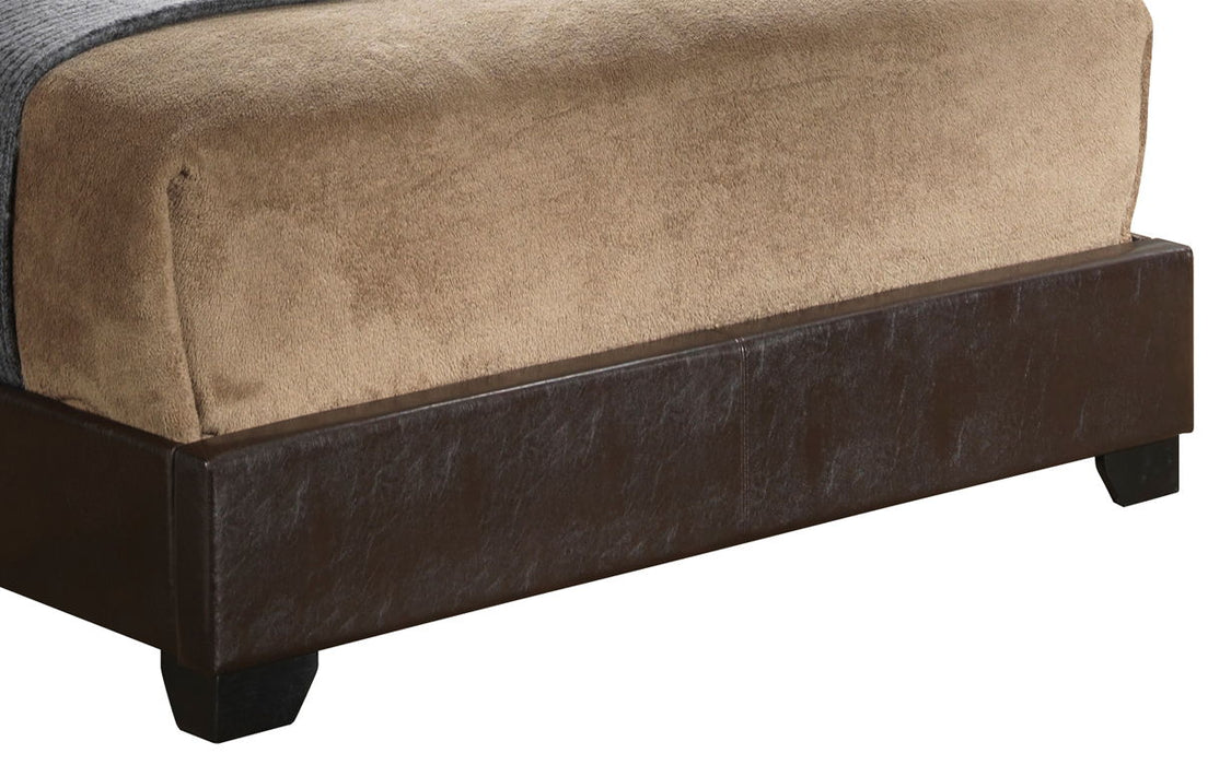 Elegant Platform Bed For Relaxed Spaces