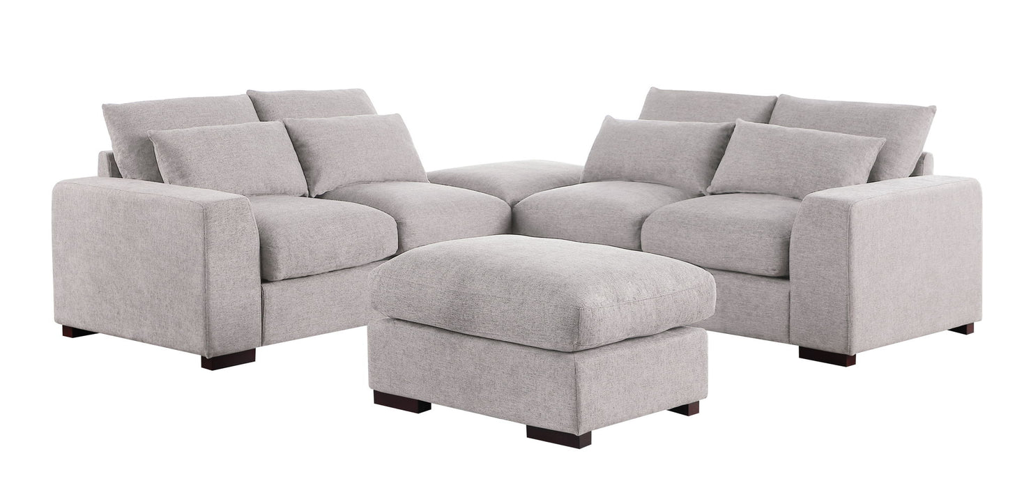 Tatman - Sectional With 2 Ottomans