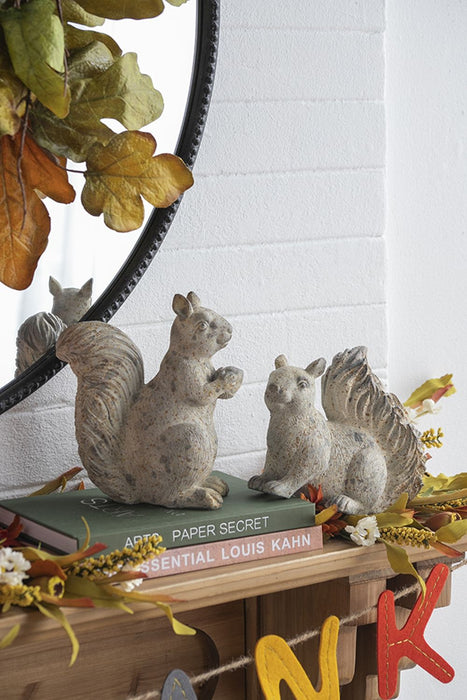 Resin Standing &amp; Lying Down Squirrel Rustic, For Harvest Festival Fall Festival &amp; Thanksgiving Table Decorations (Set of 2) - Antique Cream