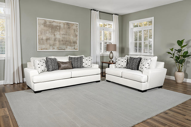 Hyde Park - Loveseat w/ Pillows