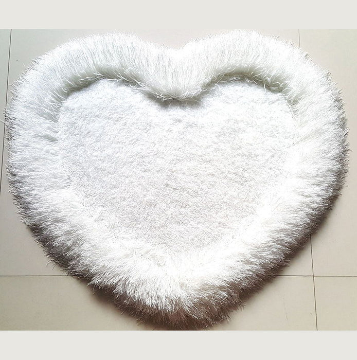 Heart Shape Hand Tufted 4 Inch Thick Shag Area Rug (28 In X 32 In) - White