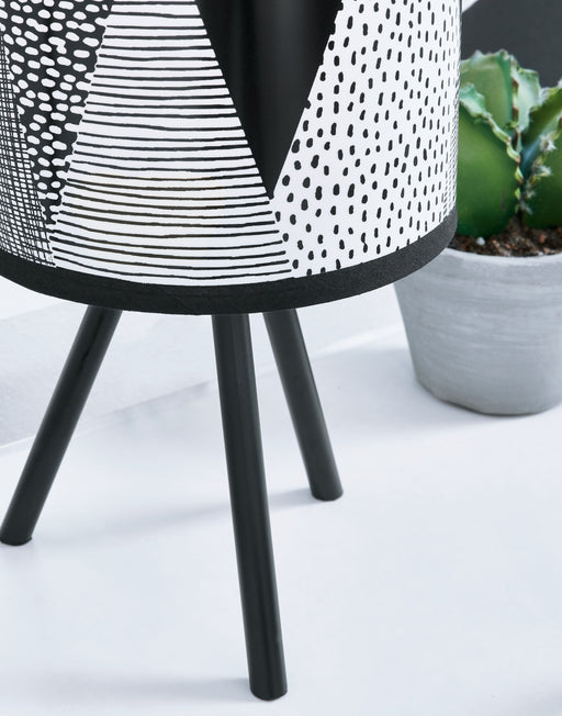 Manu - White / Black - Metal Table Lamp Unique Piece Furniture