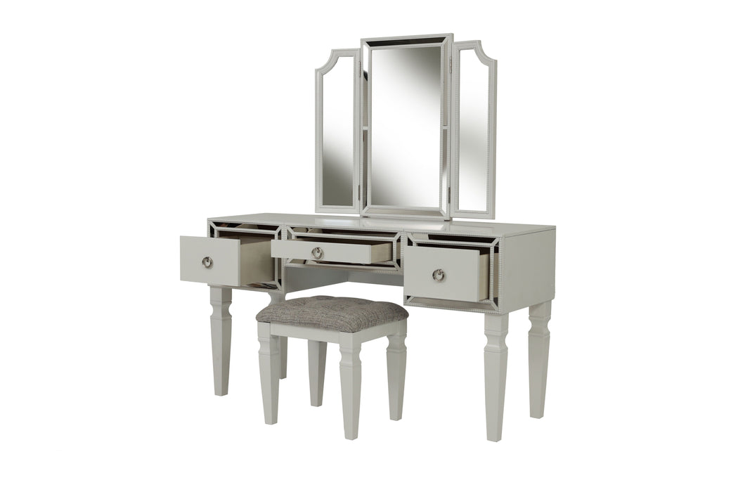 Luxurious Majestic Classic White Color Vanity Set Stool 3-Storage Drawers 1 Piece Bedroom Furniture Set Tri-Fold Mirror