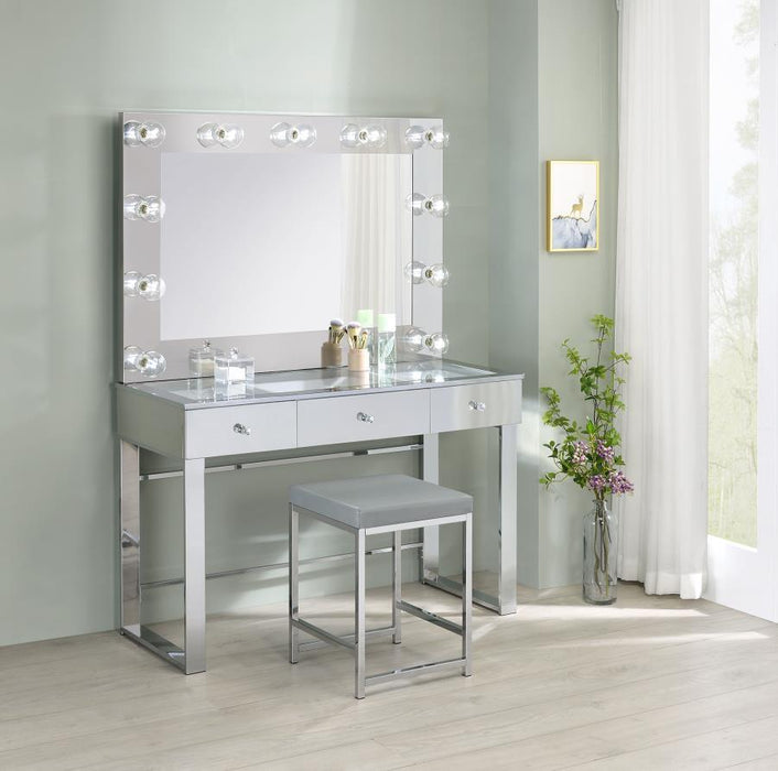 Umbridge - 3-Drawer Vanity With Lighting - Chrome And White Unique Piece Furniture
